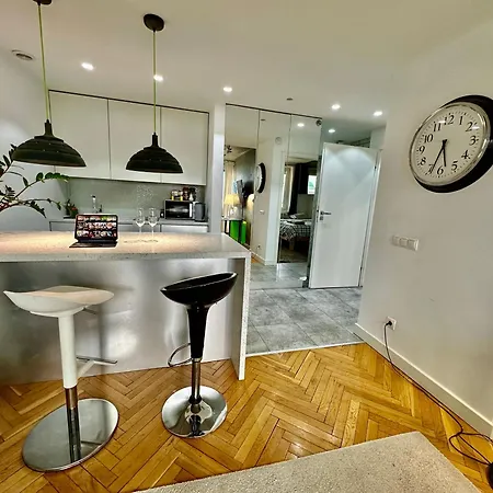 Palace 2 Wifi 600 Mbs 55'tv Netflix Hbo 2xmetro Appletv Varšava